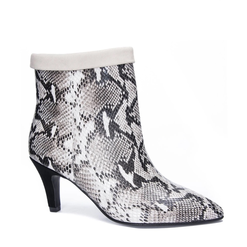42 Gold Ojai‎ Leather Bootie size 8 cream snake skin pattern F 600